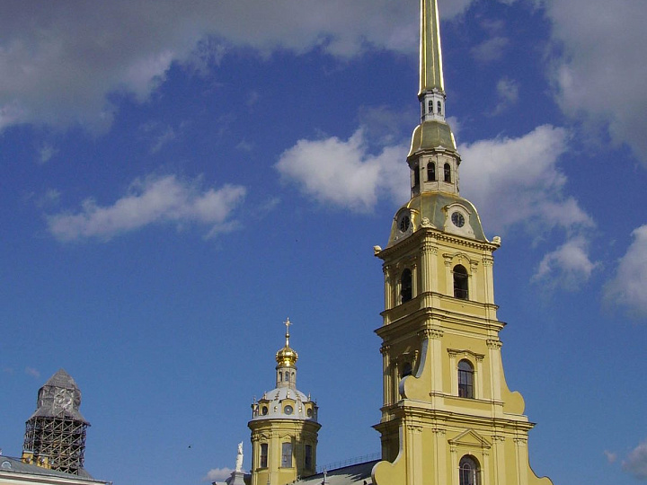 Петропавловский собор и Великокняжеская усыпальница, Петроградская сторона, Санкт-Петербург — рядом с отелем «Огни Петербурга»